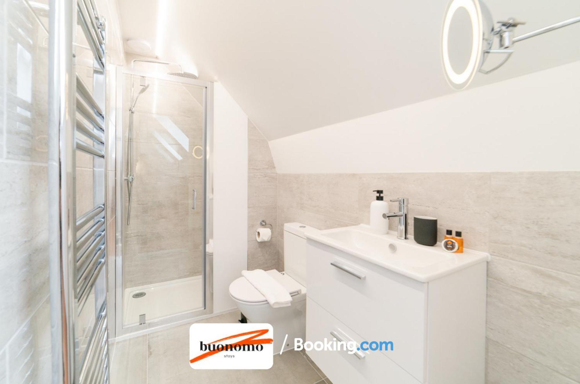 Two Bedroom Apartment At Buonomo Stays Short Lets & Serviced Accommodation Лондон Экстерьер фото