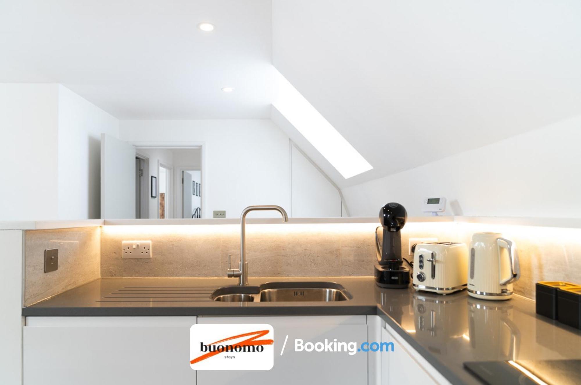 Two Bedroom Apartment At Buonomo Stays Short Lets & Serviced Accommodation Лондон Экстерьер фото
