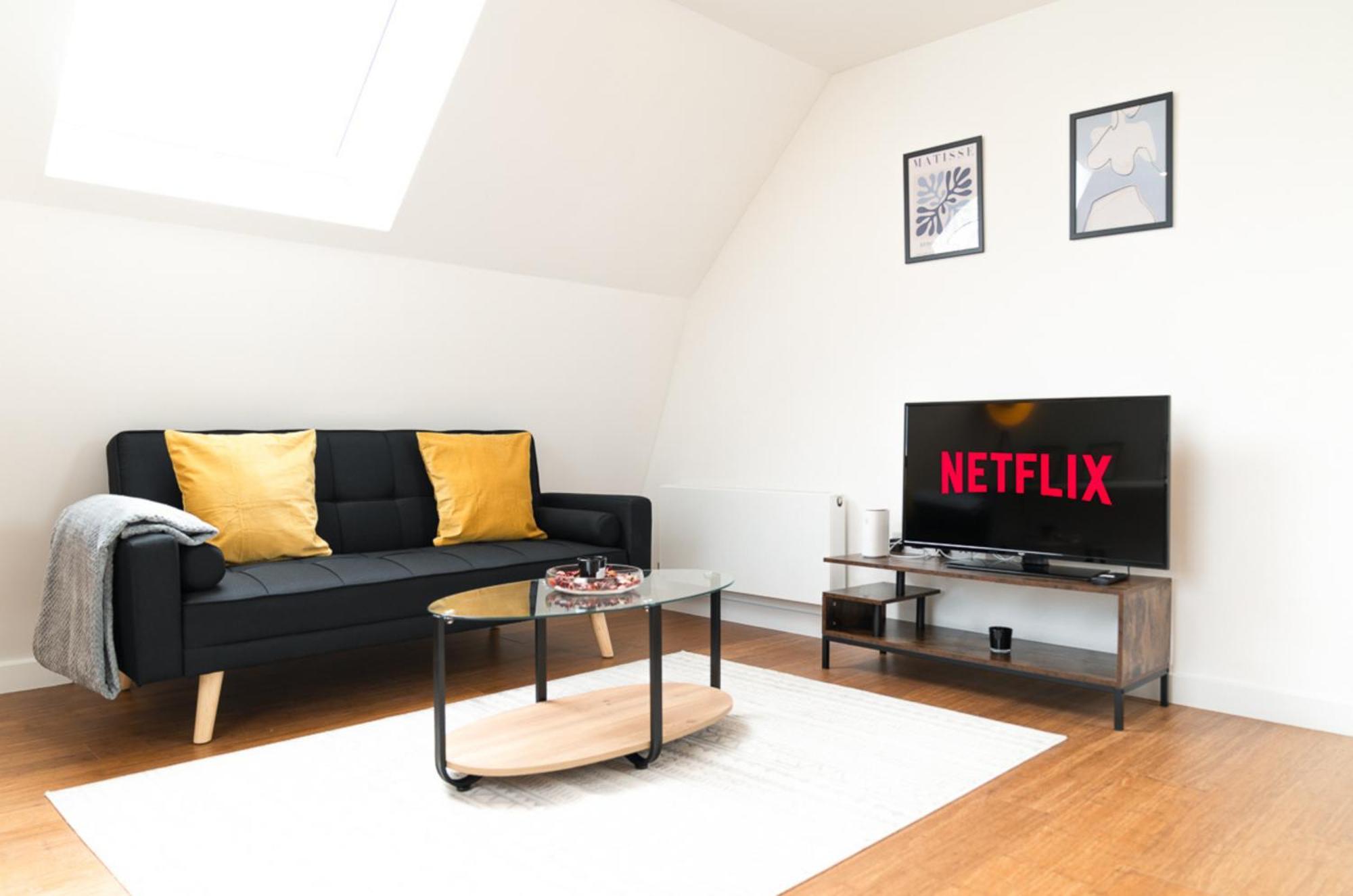 Two Bedroom Apartment At Buonomo Stays Short Lets & Serviced Accommodation Лондон Экстерьер фото
