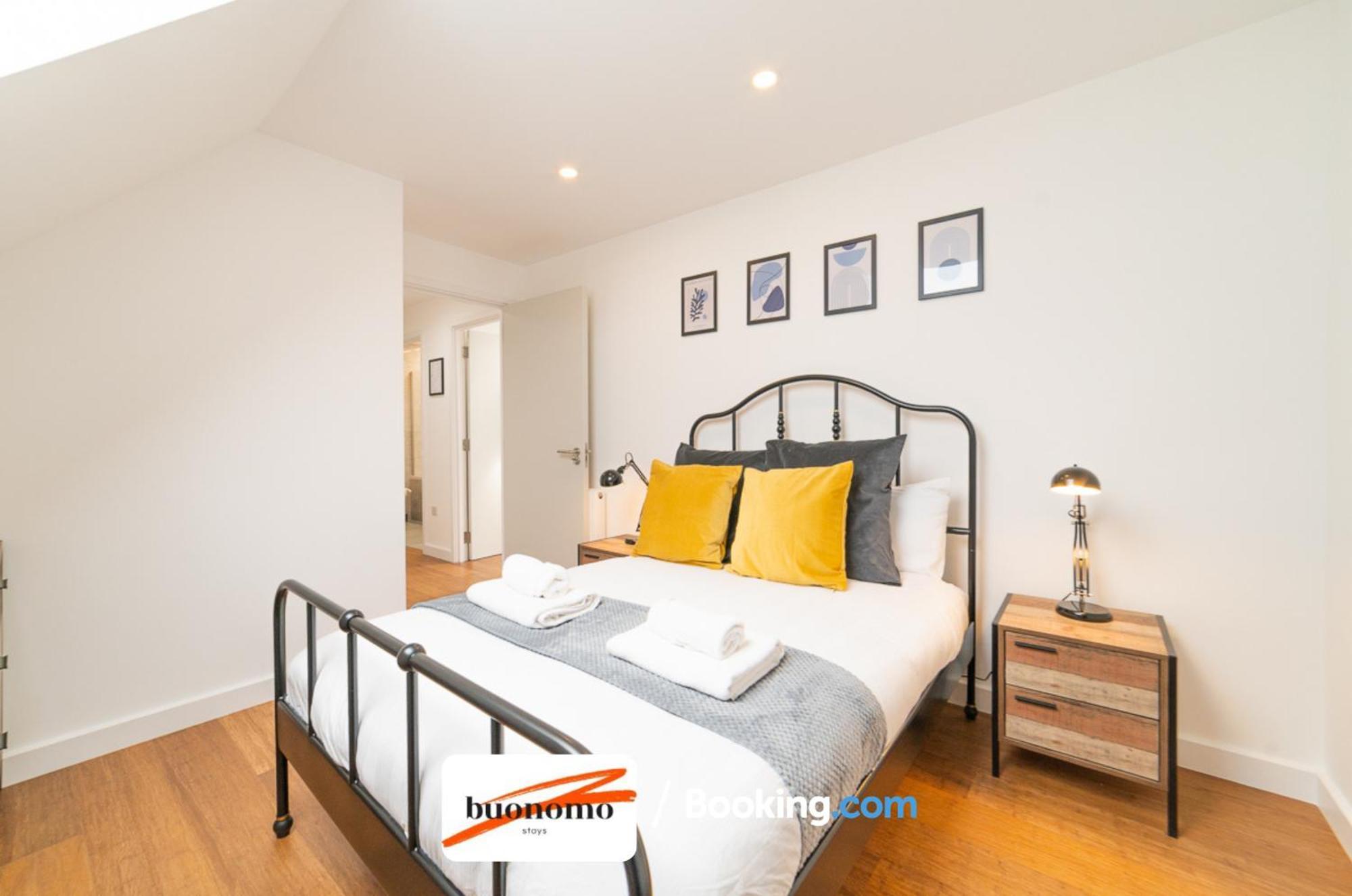 Two Bedroom Apartment At Buonomo Stays Short Lets & Serviced Accommodation Лондон Экстерьер фото